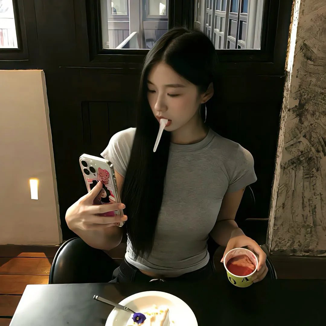 龙纹身的女孩